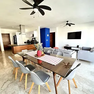 New With Pool, Gym, A/c, Wifi, King Size Bed Cancún